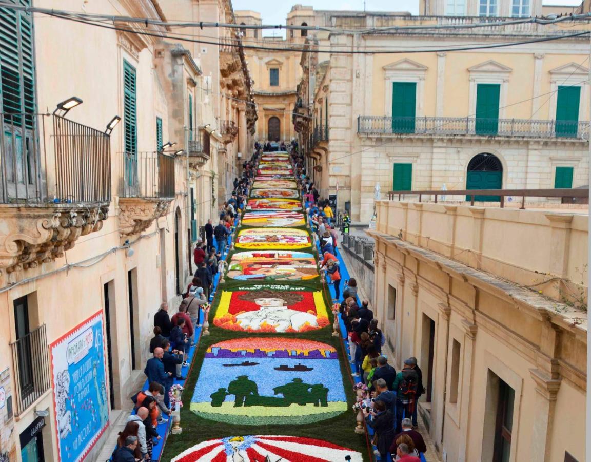 Appartamento delizioso attico a 500 metri dal mare Avola Esterno foto