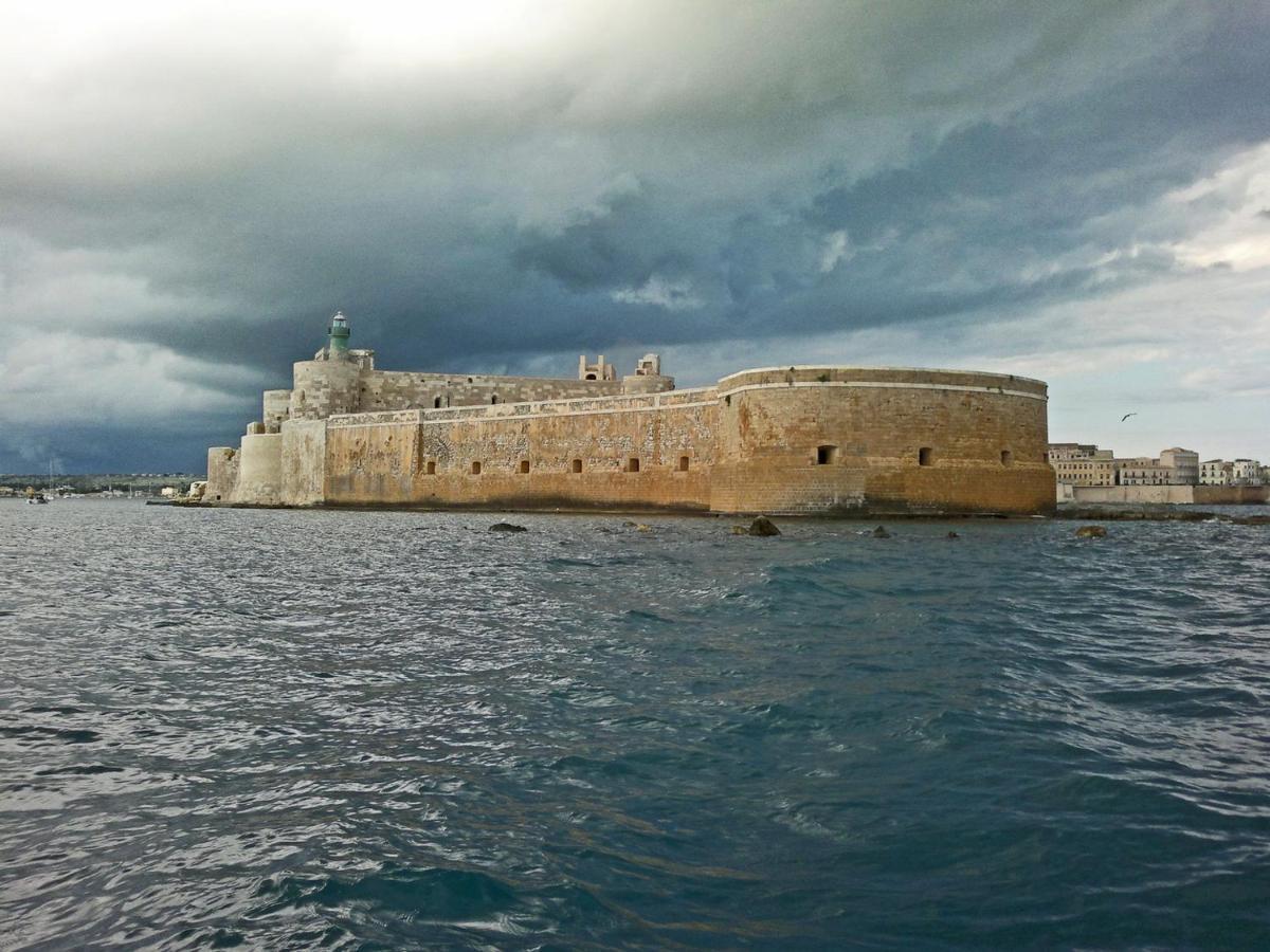 Appartamento delizioso attico a 500 metri dal mare Avola Esterno foto