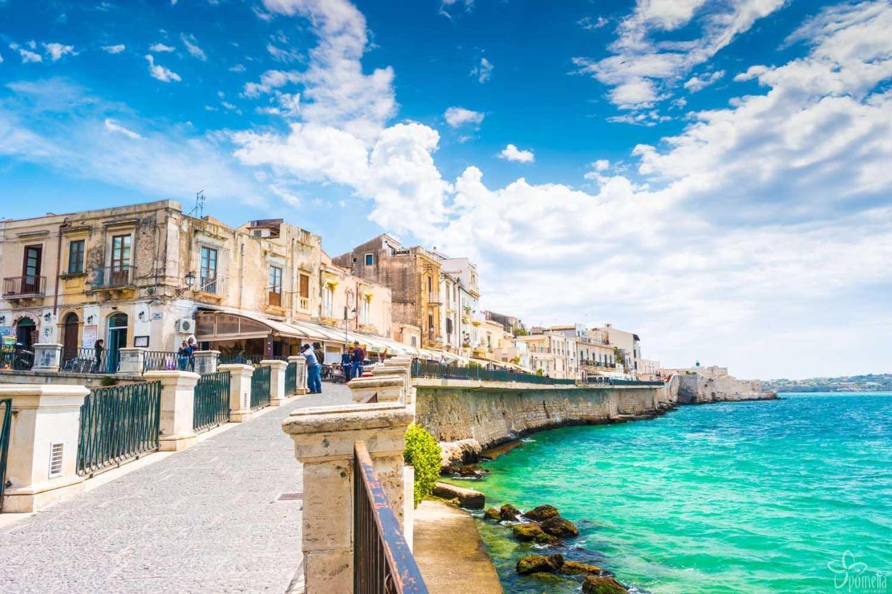 Appartamento delizioso attico a 500 metri dal mare Avola Esterno foto